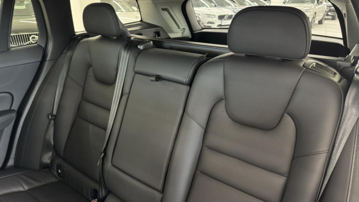 Volvo V60 CROSS COUNTRY B4 AWD REZERVACE