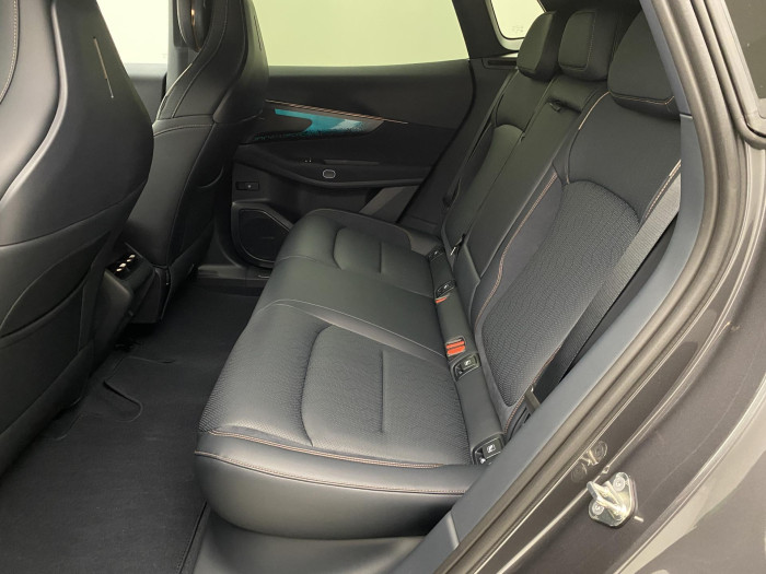 Lynk & Co 08 MORE PHEV