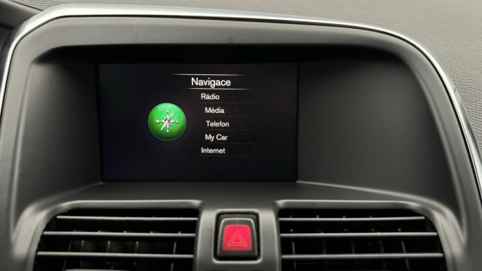 Volvo XC60 D4 AWD MOMENTUM REZERVACE 2.4 d Momentum
