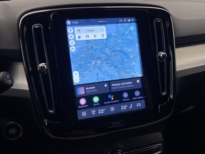 Volvo XC40 B3 DARK PLUS REZERVACE