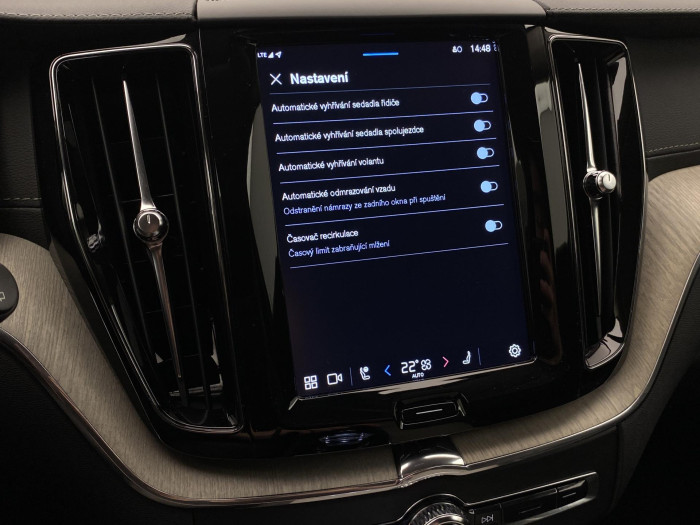 Volvo XC60 B4 AWD INSCRIPTION AUT CZ