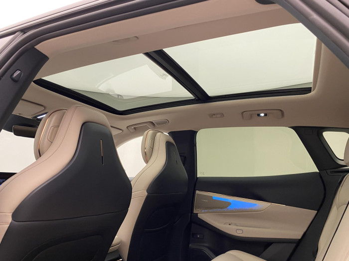 Lynk & Co 08 MORE PHEV