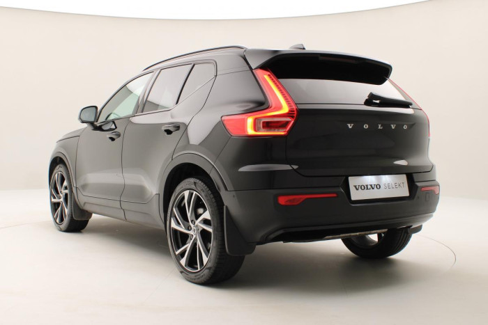 Volvo XC40 B5 AWD R-DESIGN AUT REZERVACE