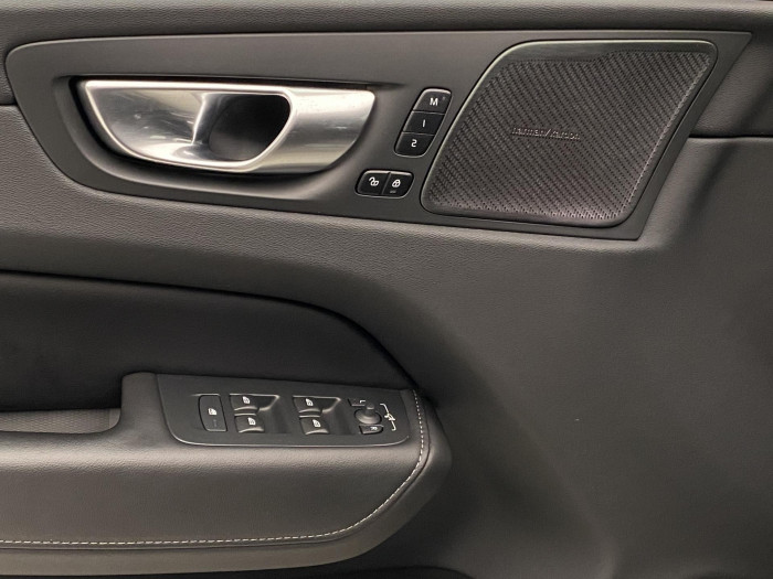 Volvo XC60 B5 AWD R-DESIGN AUT