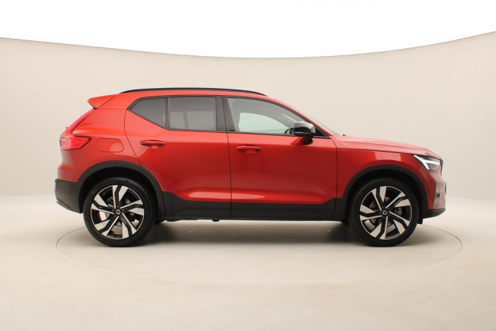 Volvo XC40 B4 DARK ULTRA AUT CZ 1.maj