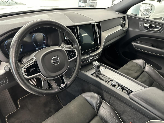 Volvo XC60 D5 AWD R-DESIGN AUT REZERVACE 2.0 d