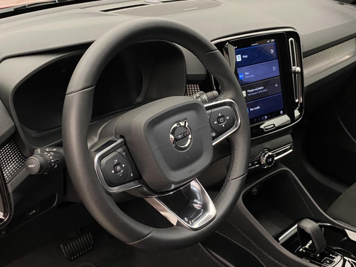 Volvo XC40 B4 AWD BRIGHT PLUS REZERVACE 2.0 Plus
