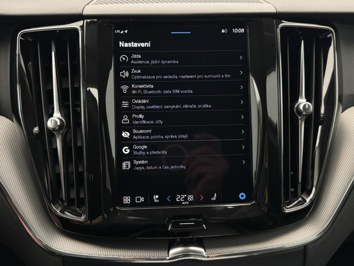 Volvo XC60 B4 AWD DARK PLUS REZERVACE