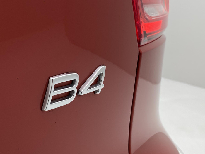 Volvo XC40 B4 DARK PLUS REZERVACE