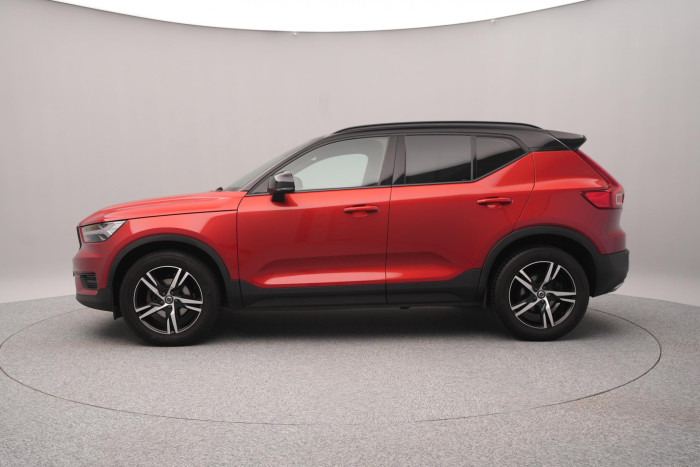 Volvo XC40 T3 R-DESIGN AUT REZERVACE