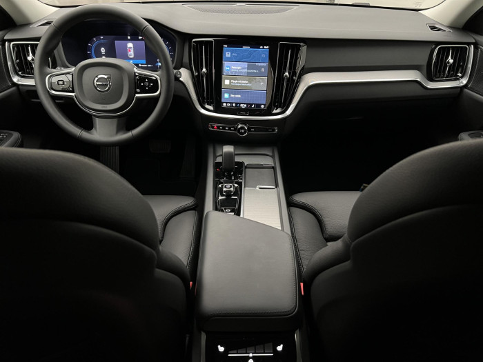 Volvo V60 B4 PLUS DARK AUT 1.maj.