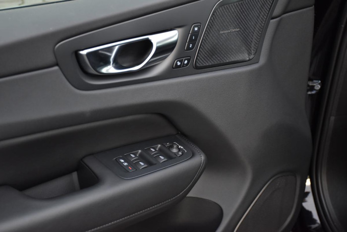 Volvo XC60 B4 AWD DARK PLUS AUT REZERVACE 2.0 Plus