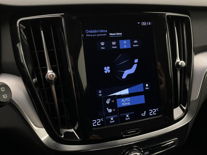 Volvo V60 B4 MOMENTUM AUT REZERVACE 2.0 Momentum