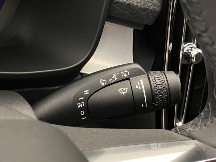 Volvo XC40 B3 DARK PLUS AUT CZ