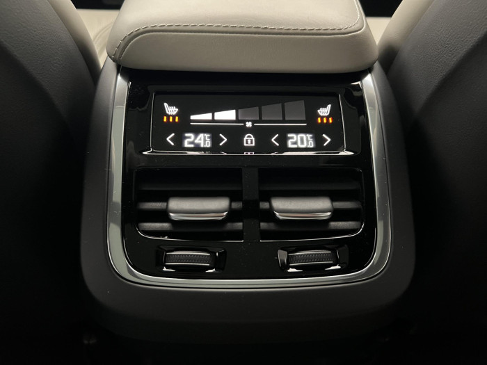 Volvo XC60 B5 AWD INSCRIPTION AUT CZ