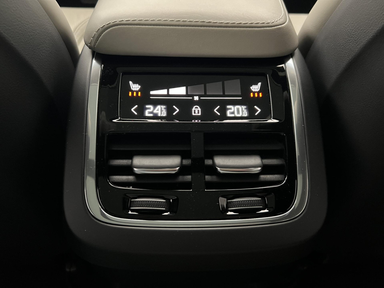 Volvo XC60 B5 AWD INSCRIPTION AUT CZ