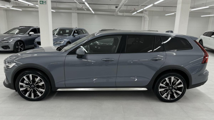 Volvo V60 CROSS COUNTRY REZERVACE