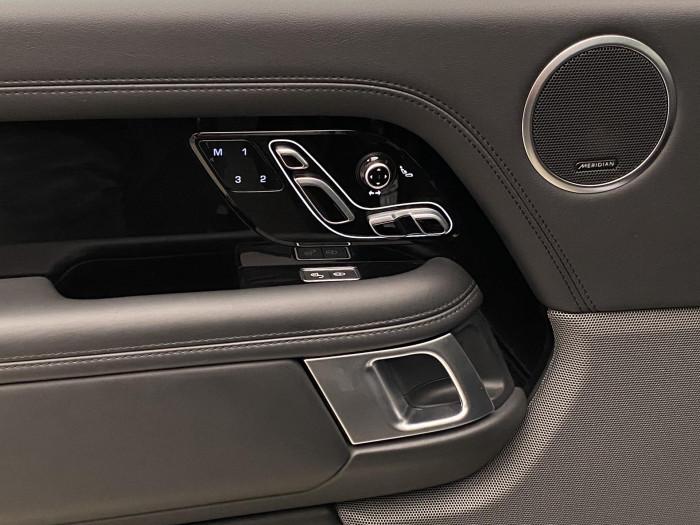 Land Rover Range Rover SDV6 AWD VOGUE REZERVACE