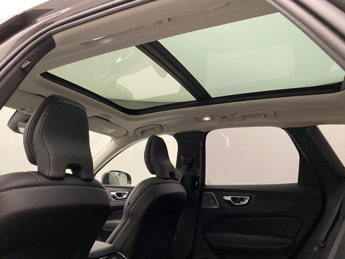 Volvo XC60 B5 AWD ULTRA DARK AUT CZ 1.maj