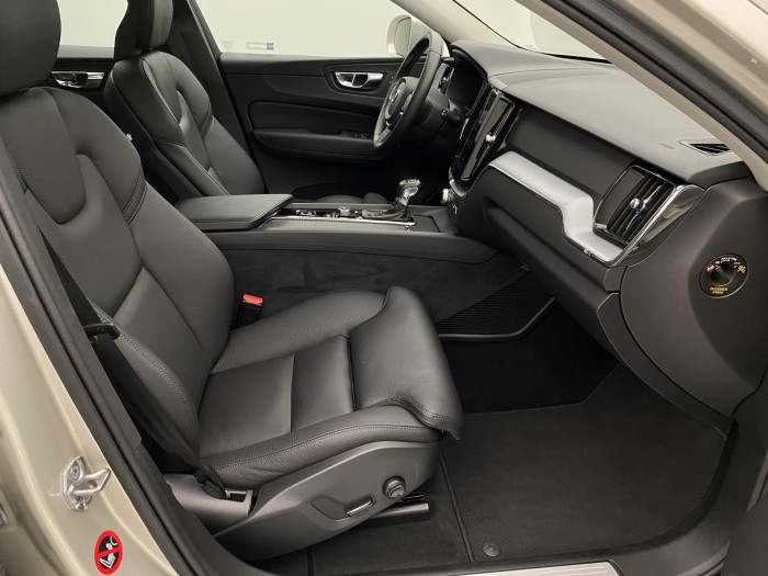 Volvo XC60 T5 AWD MOMENTUM AUT 2.0 Momentum
