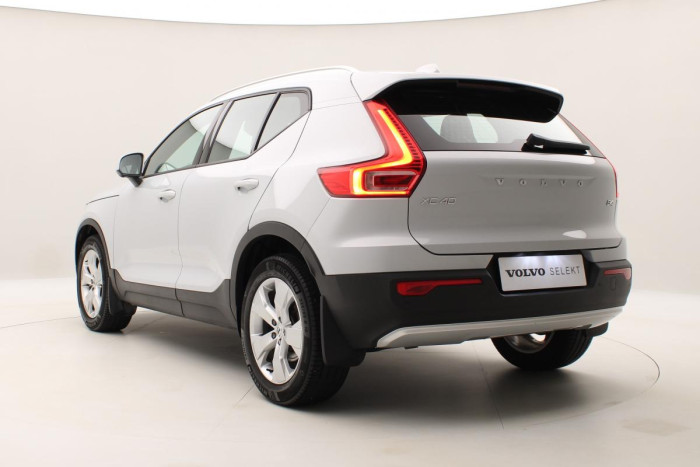 Volvo XC40 B4 MOMENTUM AUT REZERVACE 2.0 Momentum