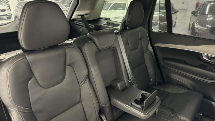 Volvo XC90 B5 AWD ULTIMATE REZERVACE