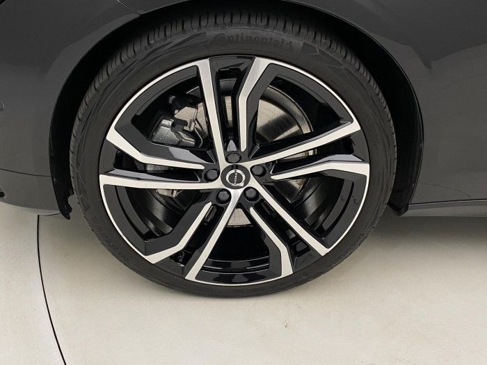 Volvo V90 B5 ULTIMATE DARK AUT 1.maj