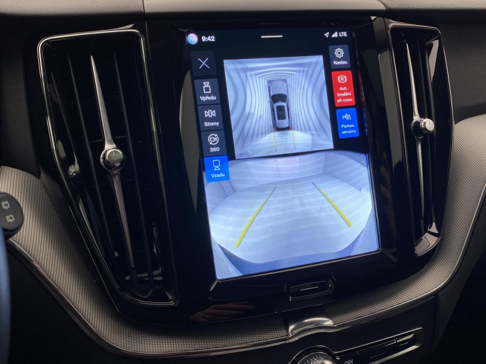 Volvo XC60 T6 AWD PLUG-IN DARK PLUS CZ