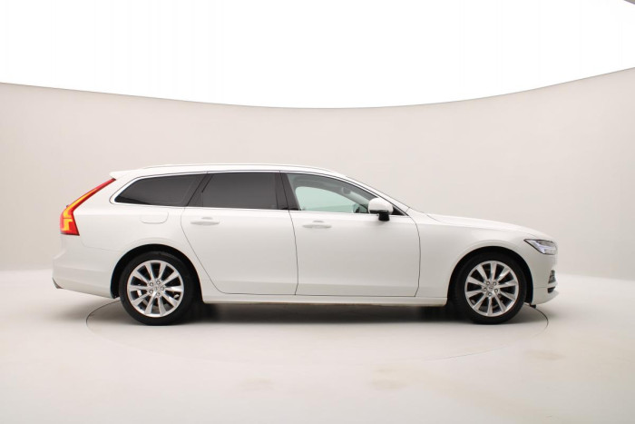 Volvo V90 D4 MOMENTUM AUT REZERVACE 2.0 d Momentum