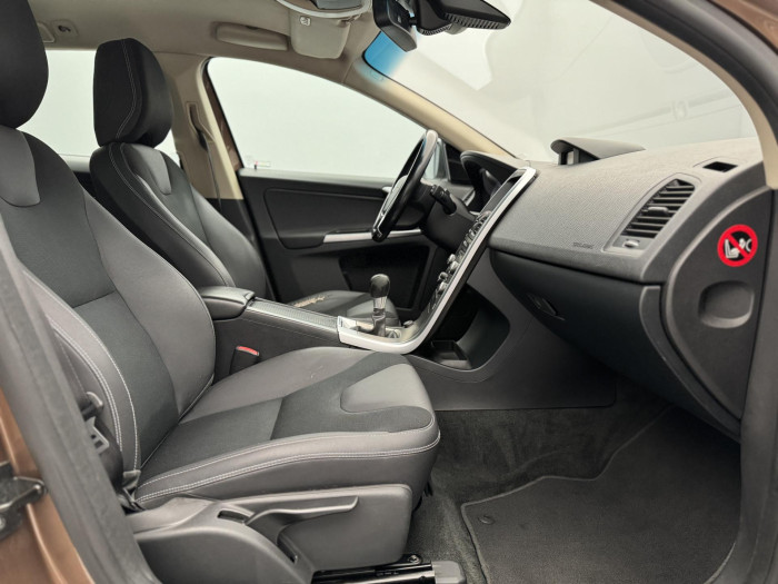 Volvo XC60 D3 AWD MOMENTUM CZ 1.maj 2.4 d Momentum