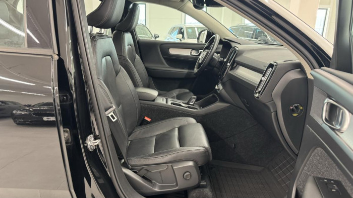 Volvo XC40 T4 AWD MOMENTUM AUT REZERVACE 2.0 Momentum