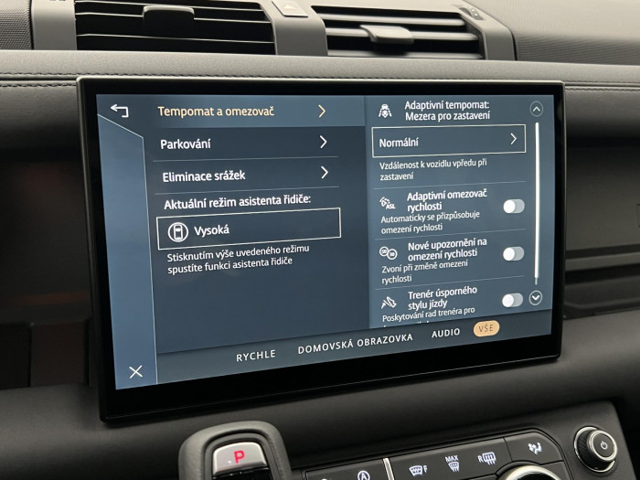 Land Rover Defender 110 D250 X-Dyn SE REZERVACE 3.0 d SE