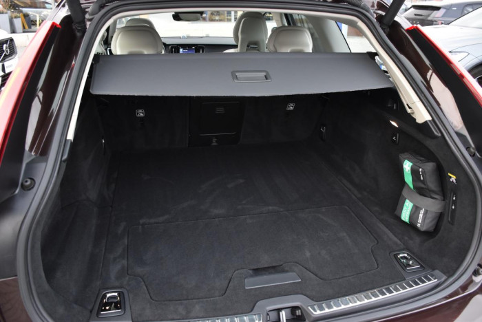 Volvo V90 CC D5 AWD PRO AUT REZERVACE 2.0 d CC CC
