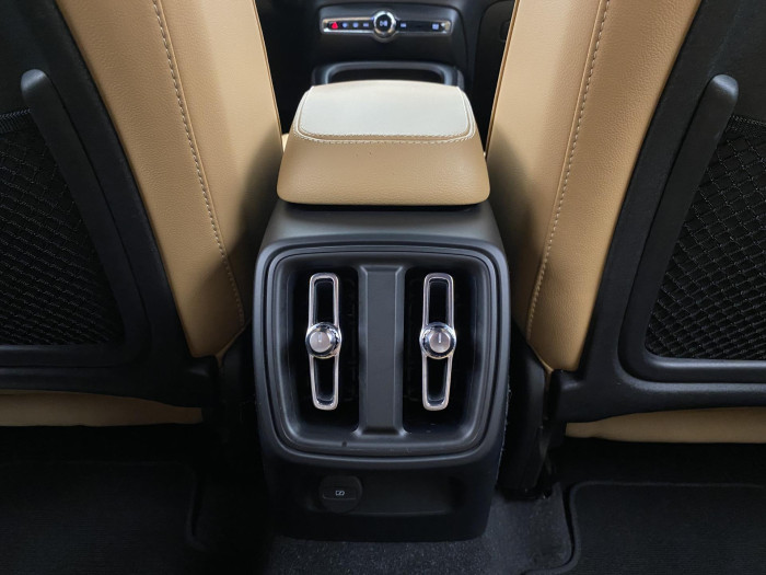 Volvo XC40 B4 AWD INSCRIPTION AUT CZ