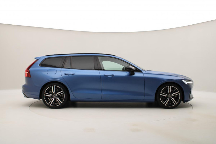 Volvo V60 B6 AWD R-DESIGN REZERVACE