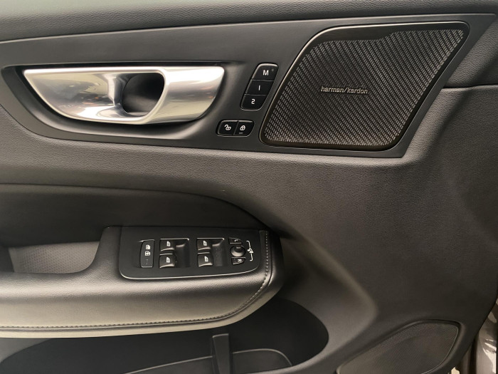 Volvo XC60 B5 AWD DARK PLUS AUT