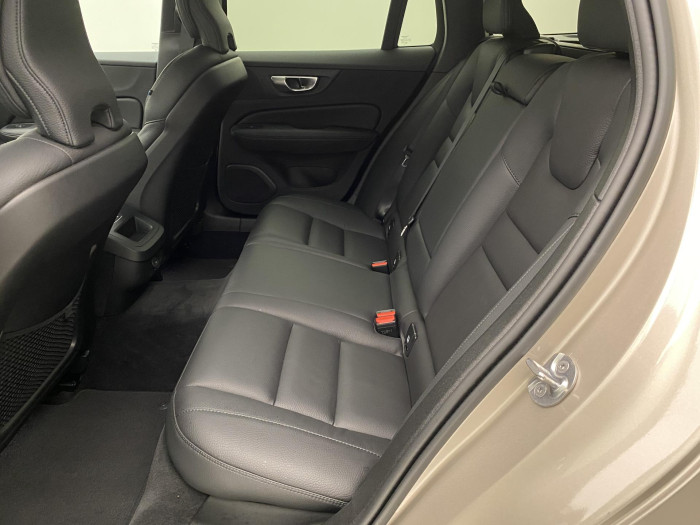 Volvo V60 B4 DARK PLUS AUT CZ