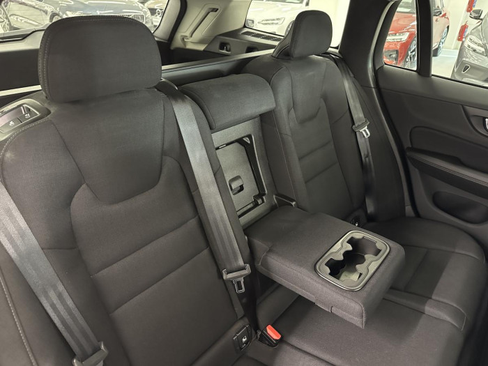 Volvo V60 D3 KINETIC NAVIGACE REZERVACE 2.0 d