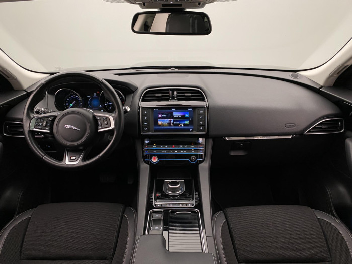 Jaguar F-Pace 20d R-SPORT AWD REZERVACE 2.0 d Sport