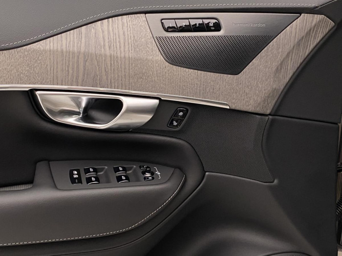 Volvo XC90 B6 AWD AUT DARK REZERVACE