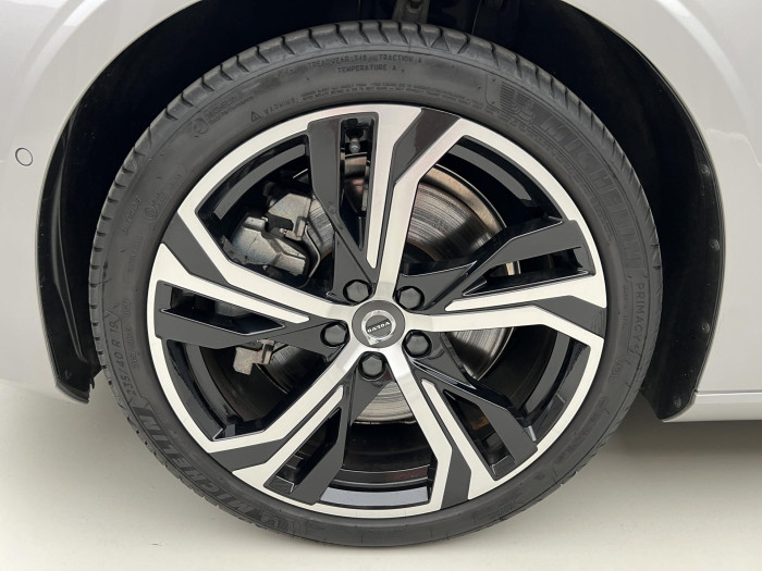 Volvo S60 B5 AWD ULTIMATE DARK REZERVACE
