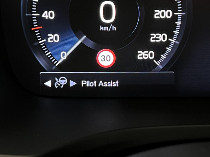 Volvo V60 CC B4 AWD AUT 1.maj 2.0 CC CC