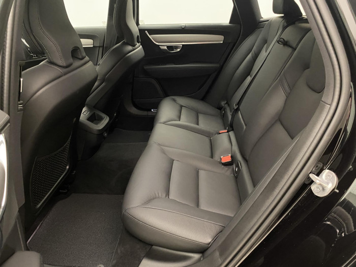 Volvo V90 CC B4 AWD PLUS AUT CZ 1.maj