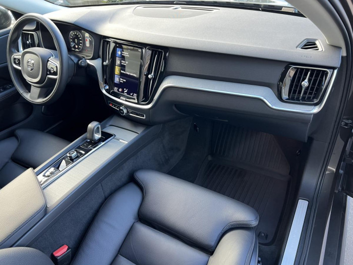 Volvo V60 CROSS COUNTRY B4 AWD Aut 1.maj