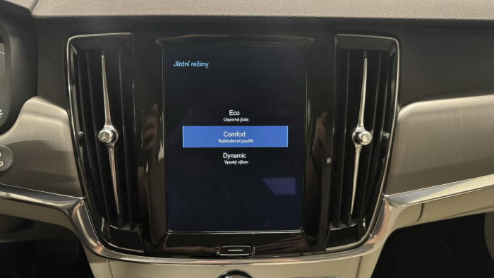 Volvo V90 D4 MOMENTUM AUT  REZERVACE 2.0 d Momentum
