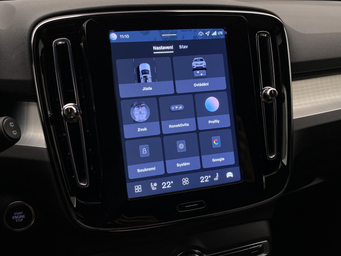 Volvo XC40 B3 DARK PLUS REZERVACE