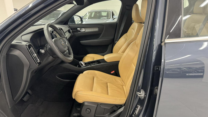 Volvo XC40 T5 TWINe INSCRIPTION REZERVACE