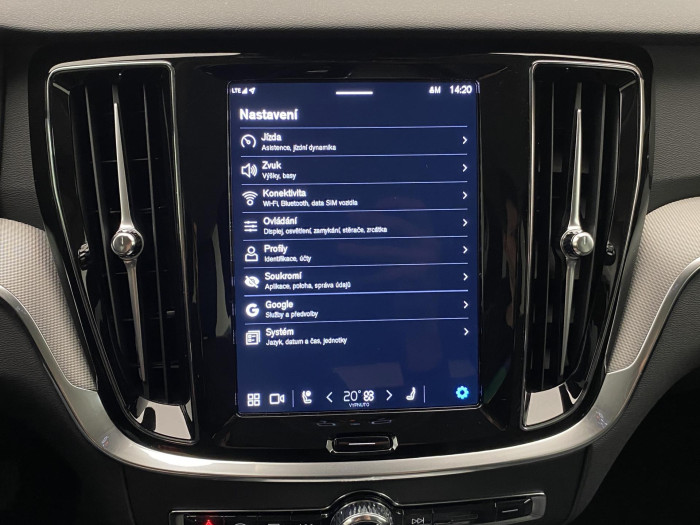 Volvo V60 B4 DARK PLUS AUT CZ