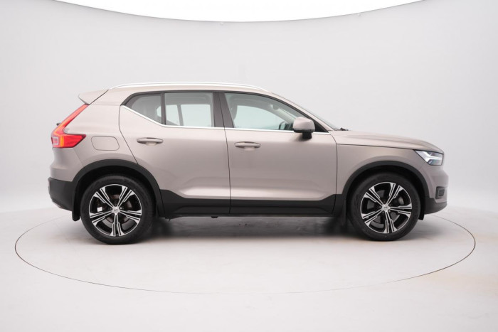 Volvo XC40 T5 RECHARGE REZERVACE