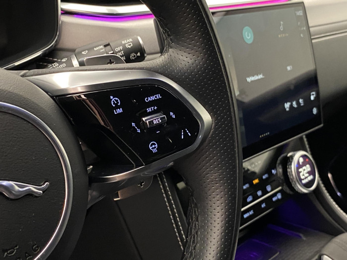 Jaguar F-Pace P250 SE AWD AUT REZERVACE 2.0 SE